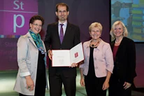 Verleihung 2010: Staatssekretärin Christine Marek, Mag. Andreas Gentzsch, LAbg. Marianne Lembacher und NR Abg. Anna Höllerer