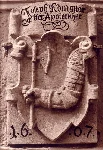 Sandsteinwappen mit der Jahreszahl 1607 an der Fassade