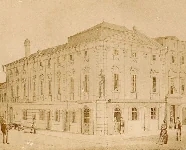 Alte Radierung des Apothekengebäudes